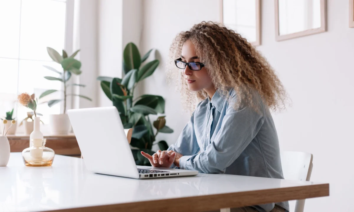 Struggle To Stay Focused On Friday Afternoon? You Wouldn’t Be Alone, Study Finds