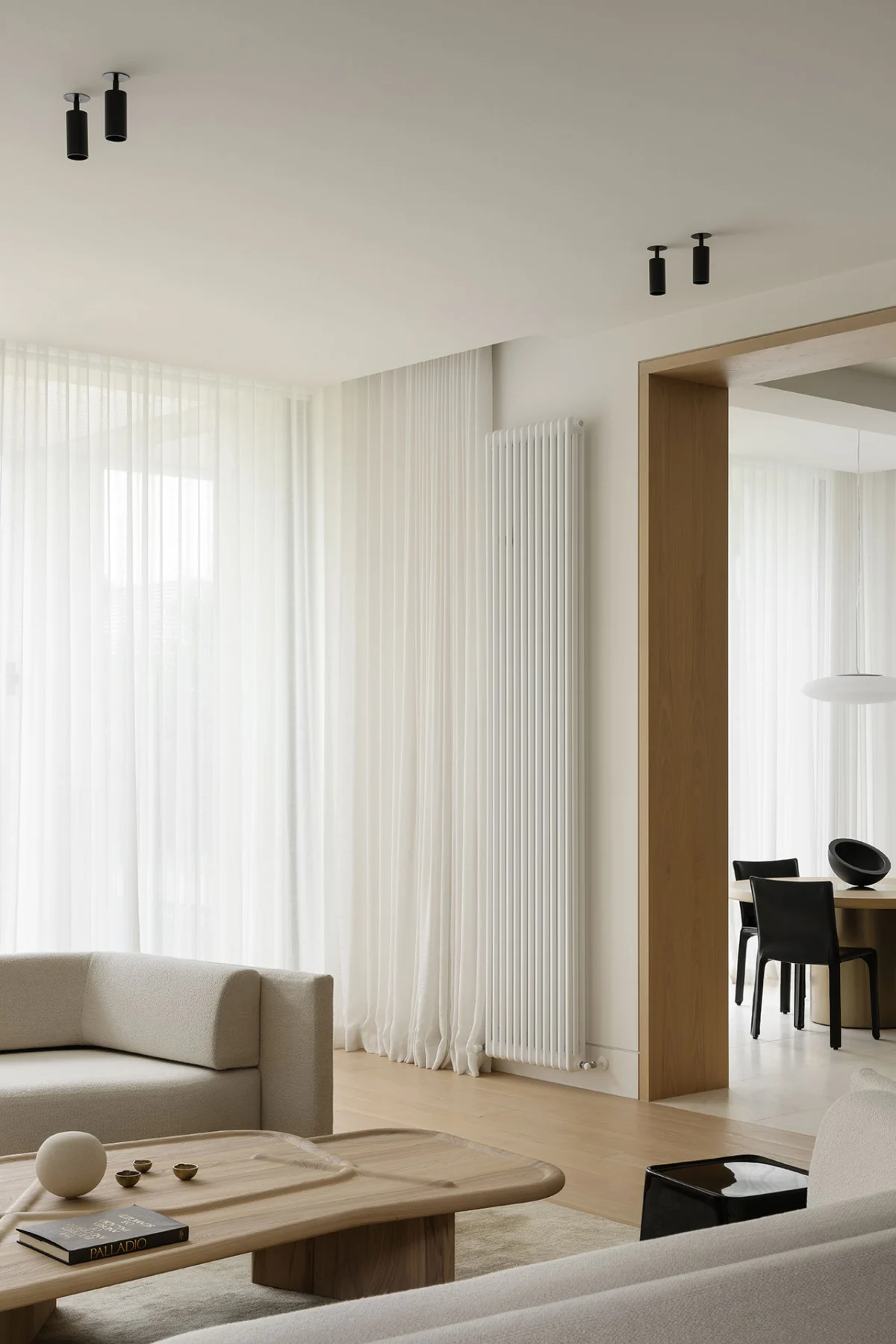 The Conrad Residence: A Distilled Manifesto of Space, Light, and Proportion in Malvern