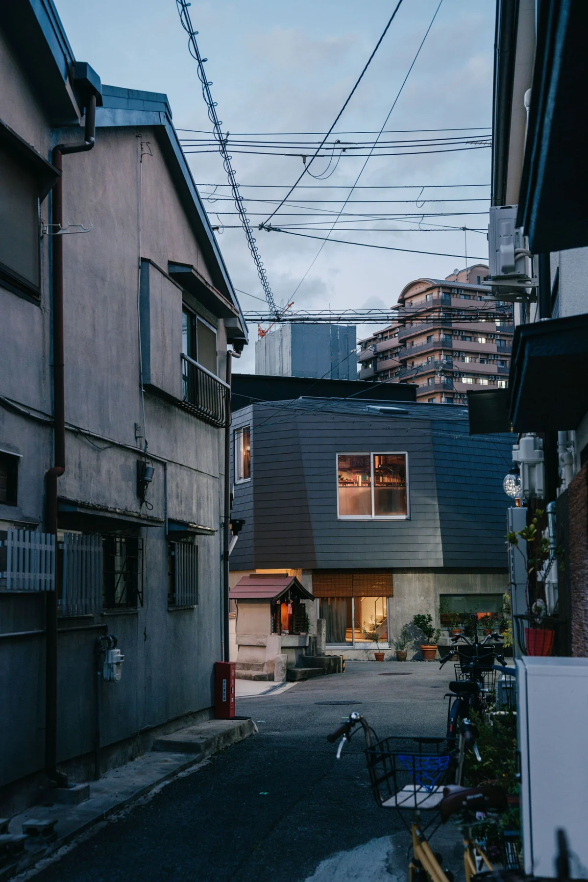 Jonoya House: A Private Oasis in Osaka’s Urban Heart Reimagines Modern Living
