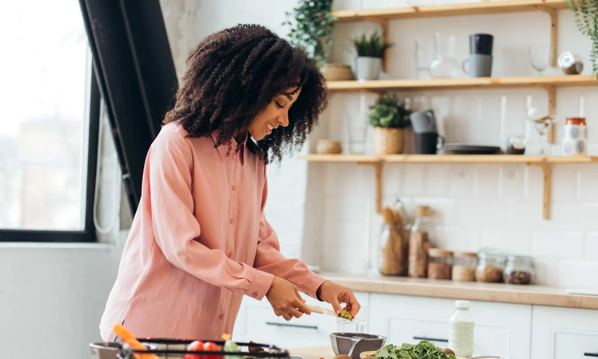 The Link Between Carbohydrate Quality and Dementia Risk: A 13-Year Longitudinal Study of Glycemic Index and Cognitive Health