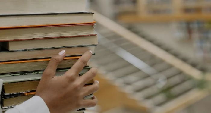 The New York Times Unveils Mid-Year Best Books, Condé Nast Traveler Celebrates Indie Bookstores, and Oprah’s Podcast Expands Distribution