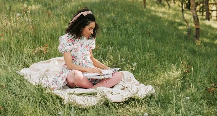 The Night We Met Ascends to Top Romance Read Amidst Shifting Literary Landscape