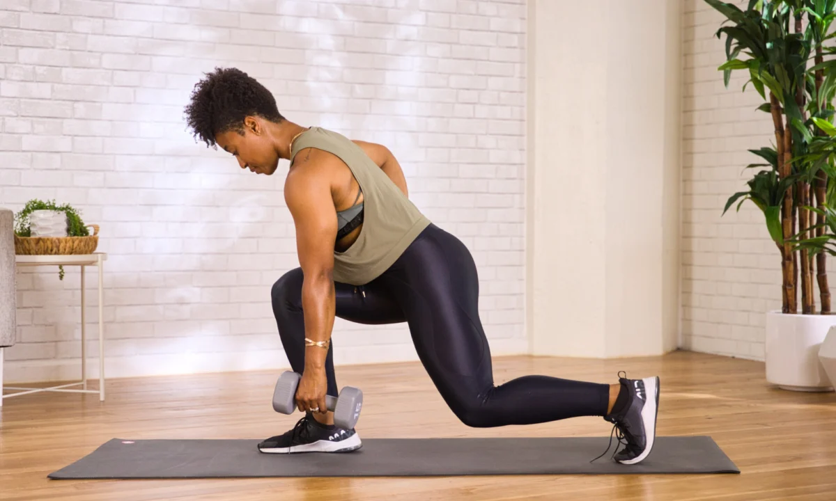 This Lunge Variation Works Your Glutes Even More (With Less Stress On The Knees)