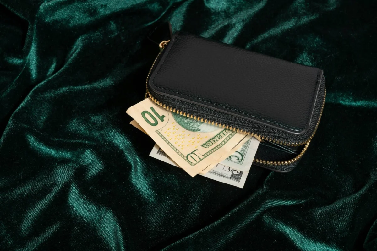 20 Stats That Show Exactly How Much Time and Money We Can Save Through Minimalism