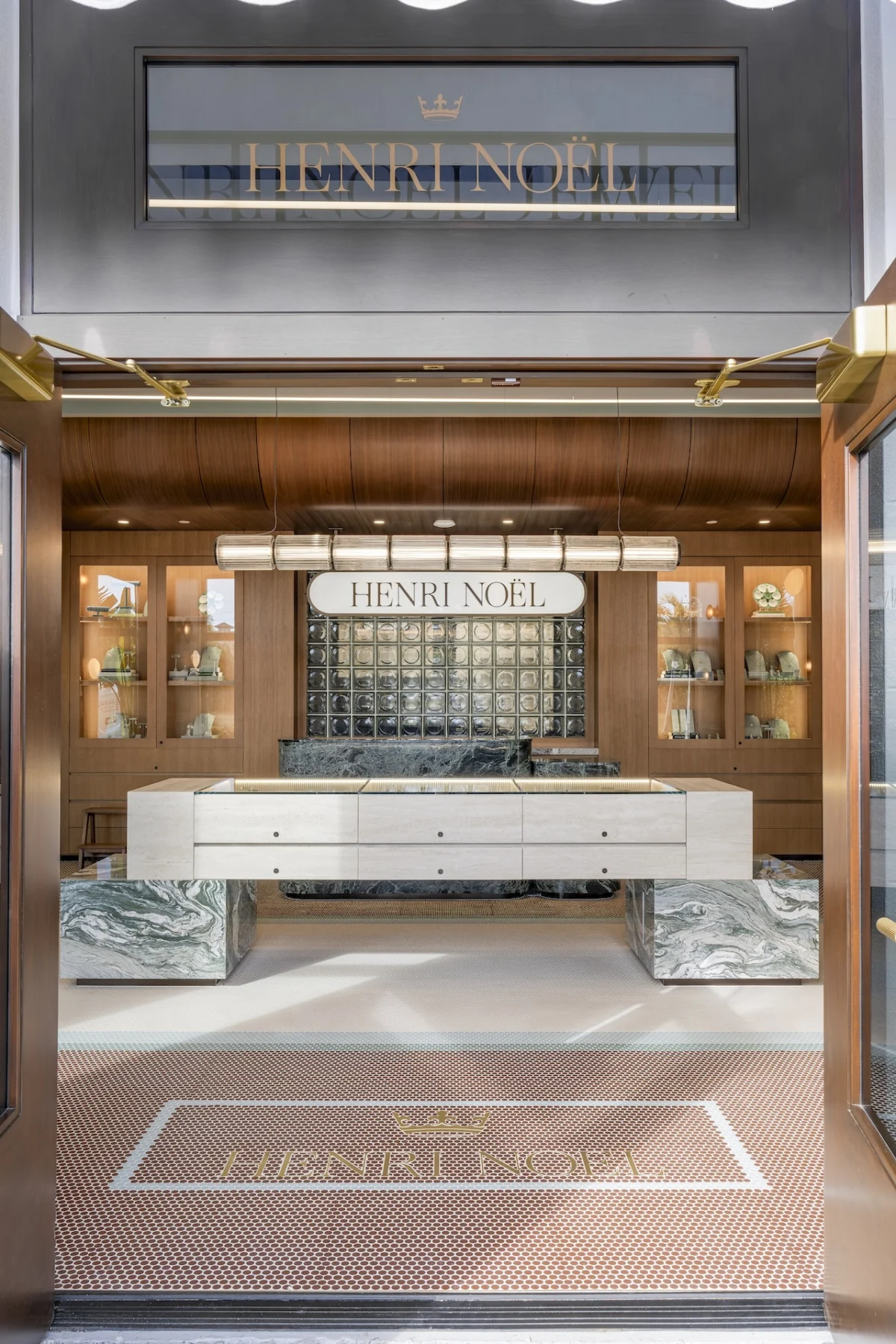 Henri Noël Jewelry Unveils Emotionally Intelligent Flagship in Naples, Redefining Luxury Retail Experience