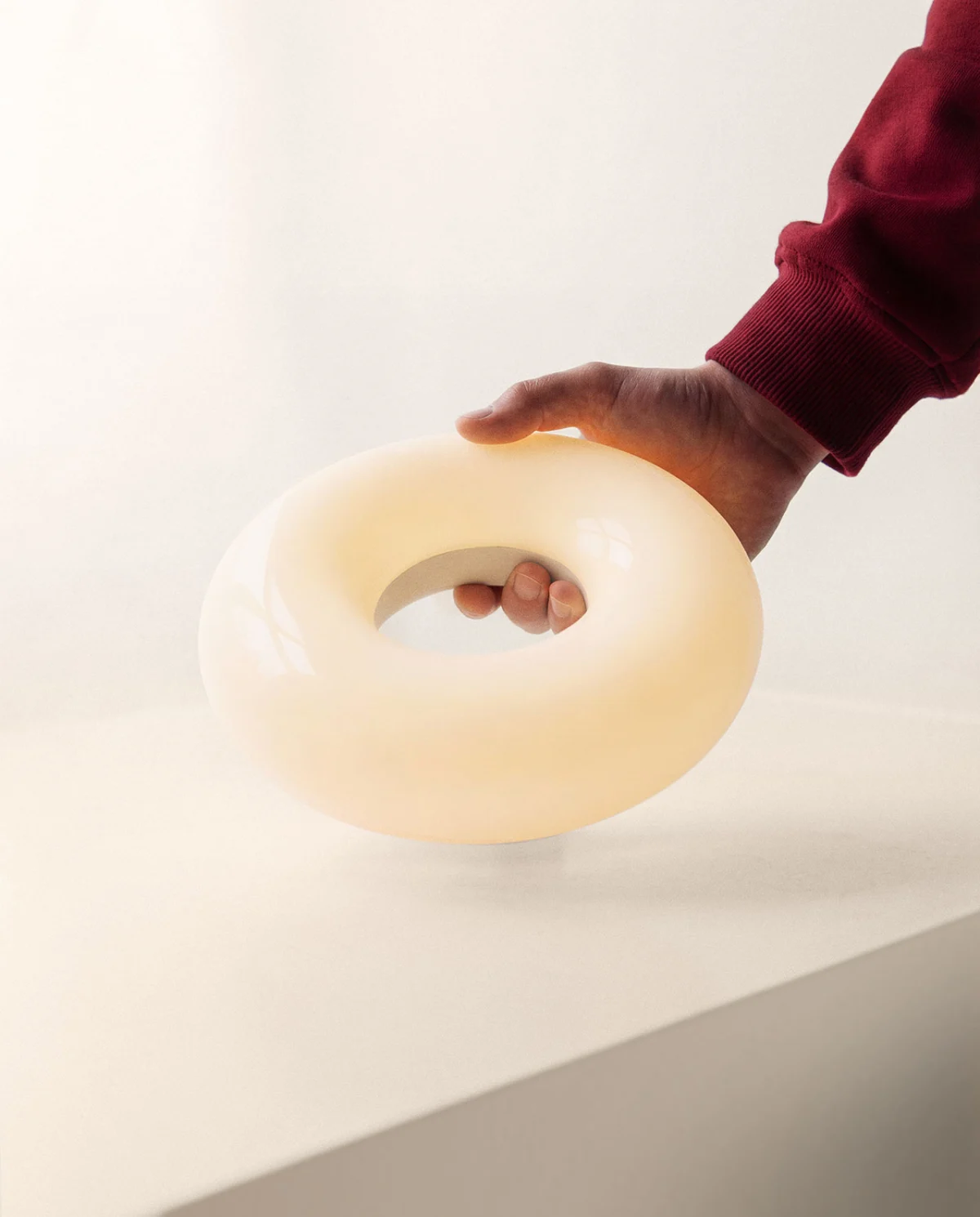 The ILO Lamp by Arieto Studio: Redefining Portable Illumination for Seamless Social Gatherings