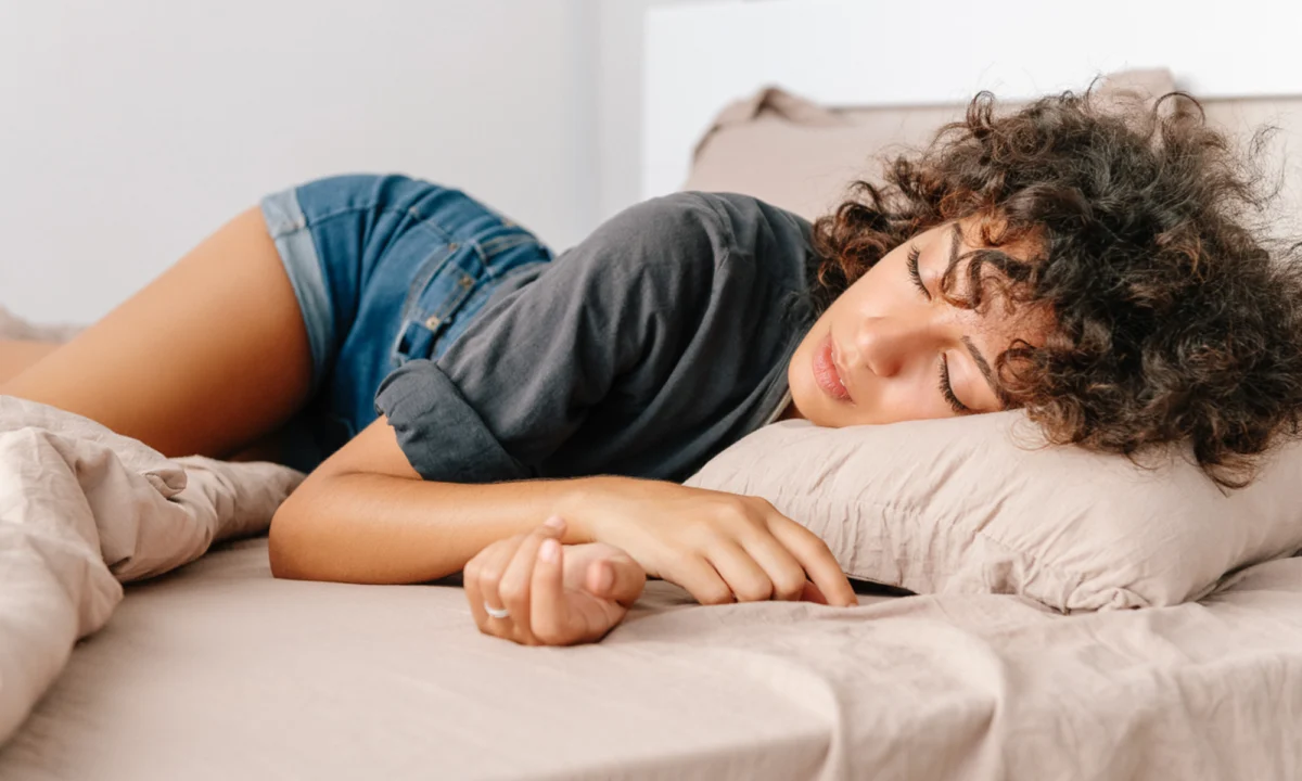 The Long-Term Impact of Deep and REM Sleep Architecture on Brain Volume and the Risk of Developing Alzheimers Disease Symptoms