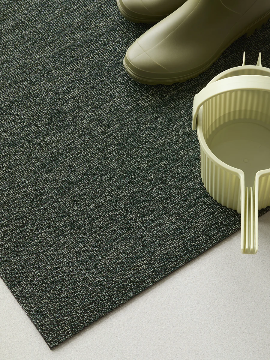 Martha Stewart’s Bedford Farm Inspires Hachiman-Chilewich Collection, Marrying Domestic Elegance with Japanese Utility.