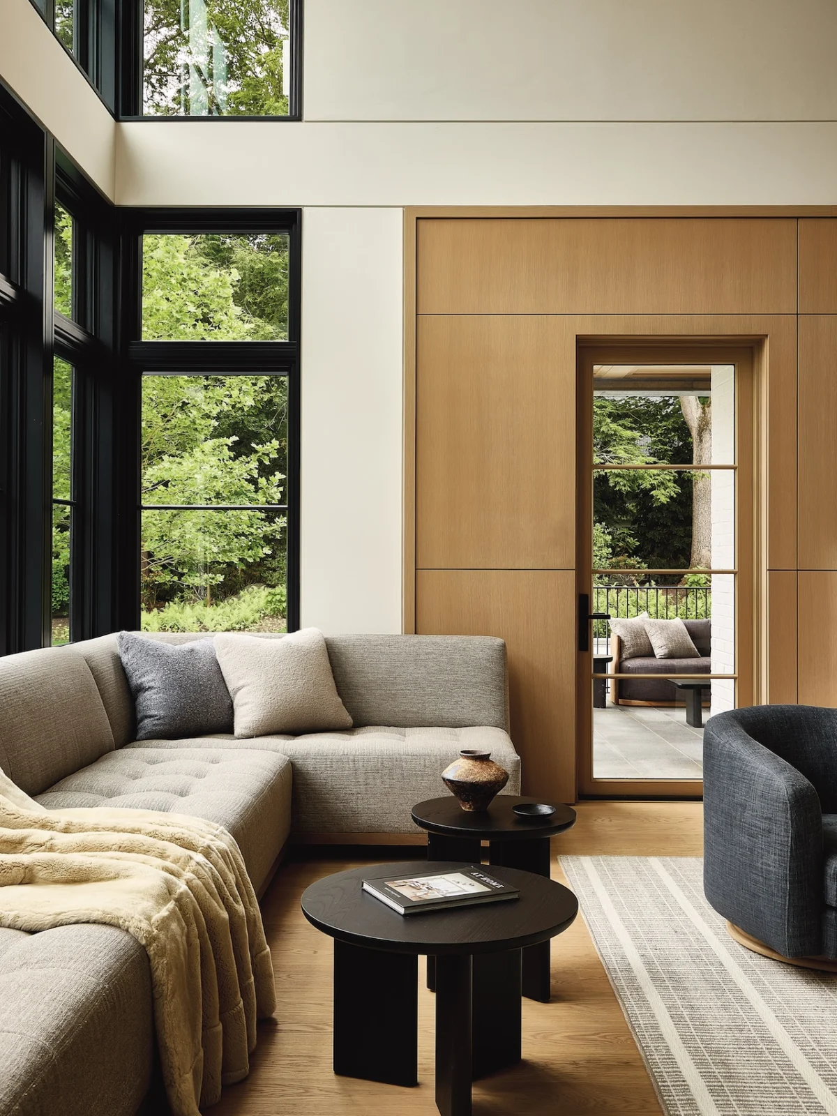 Wellesley Estate Redefines Warm Minimalism for Active Family Life, Blending Durability with Sophisticated Design