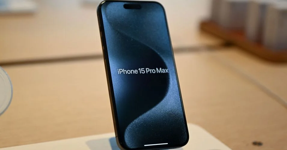 Apple agrees to pay 250 million dollars to settle class action lawsuit over overhyped Siri AI features