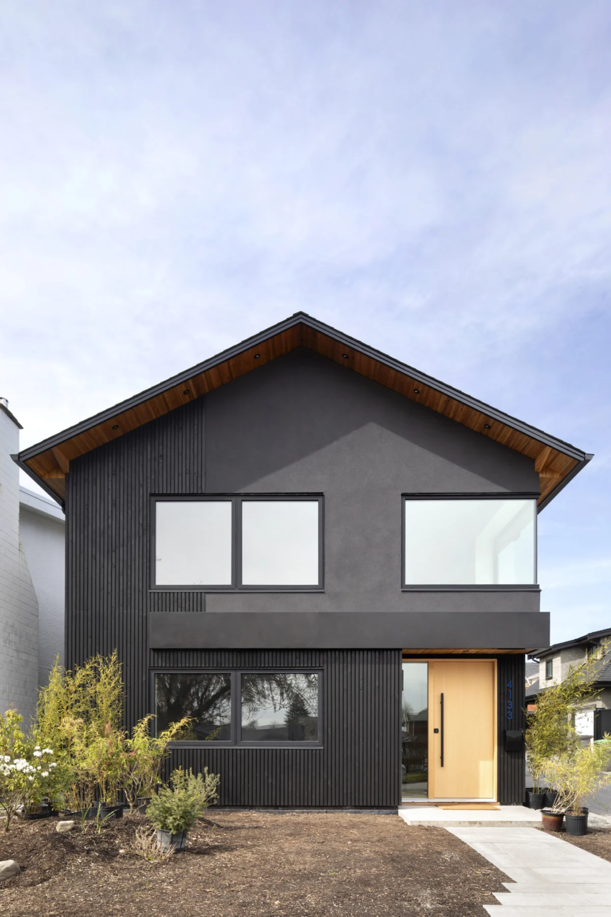 Sophisti-Quirk: How a Vancouver Special Was Reimagined into a Modern Architectural Landmark