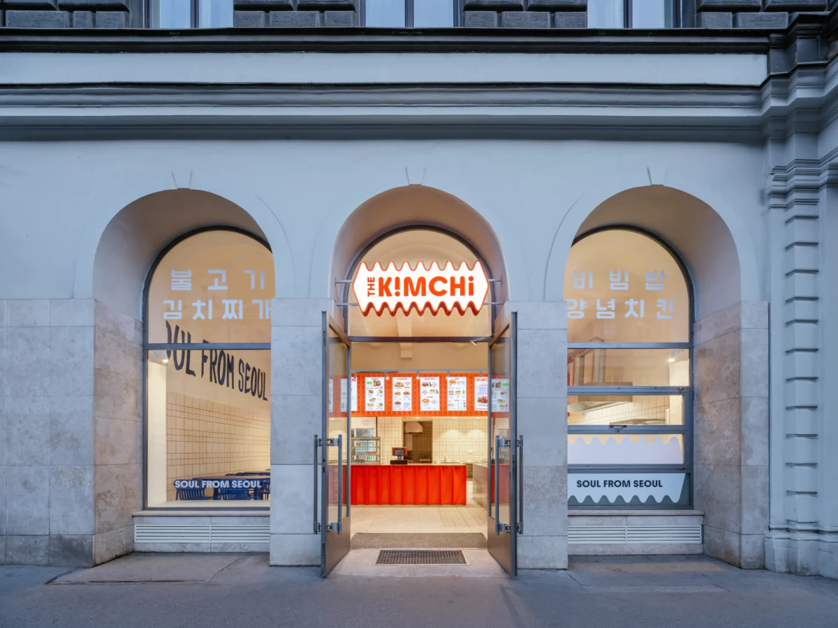 The Kimchi: How SOA Architekti Redefined Korean Street Food Identity in Prague Through Minimalist Architectural Precision
