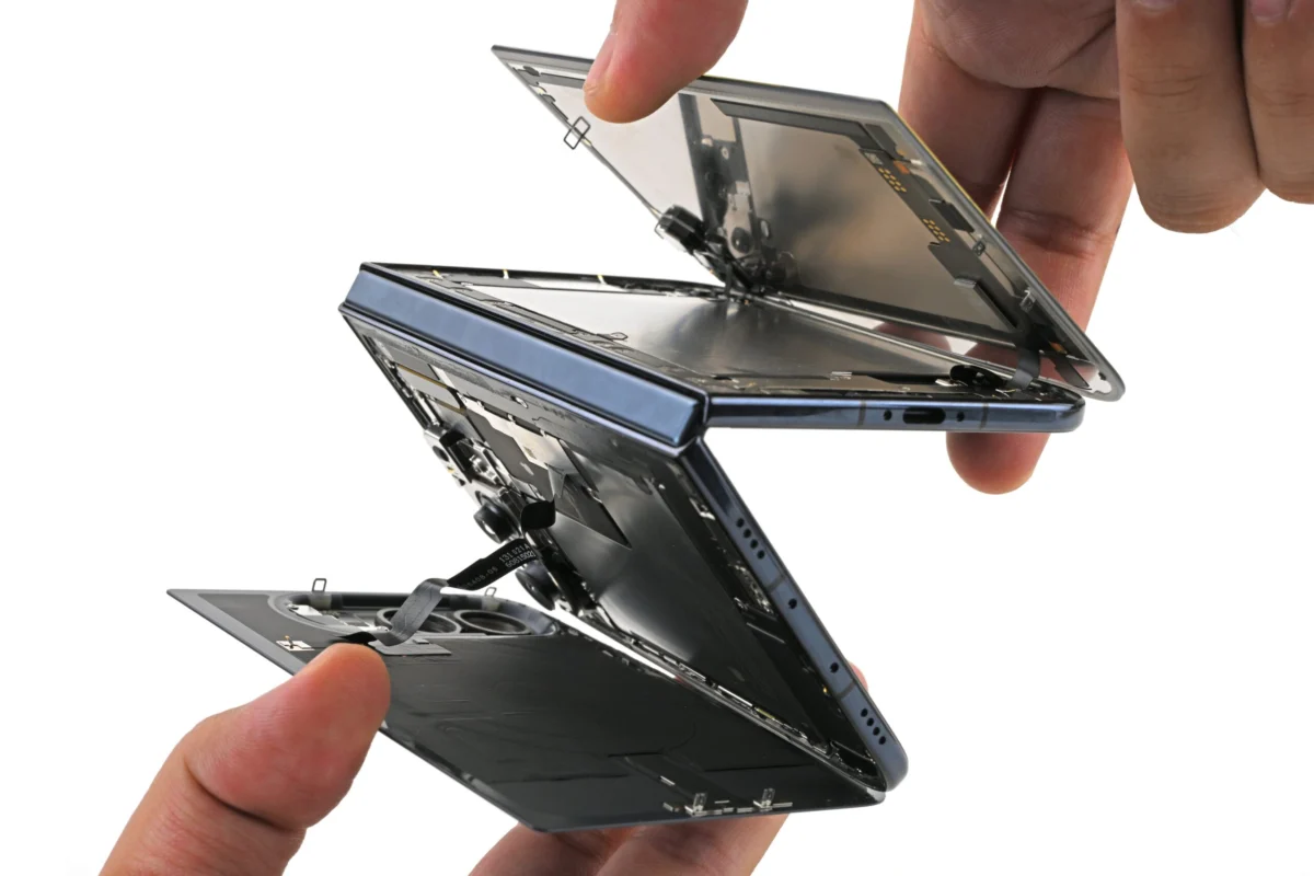 Apple iPhone Duo faces early scrutiny as screen durability concerns emerge following initial consumer rollout